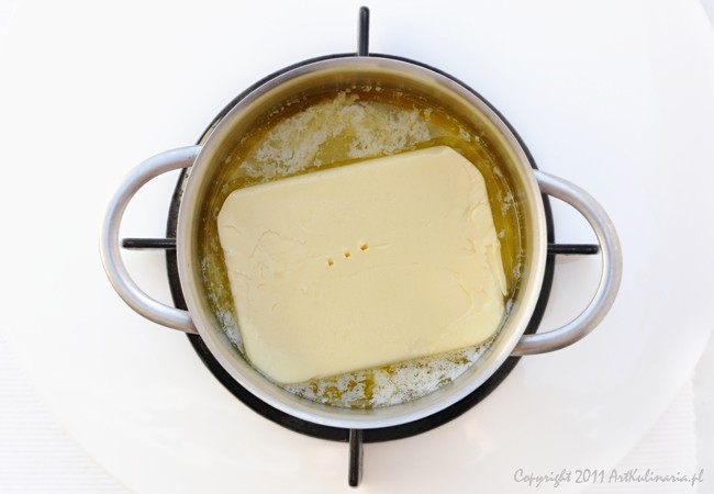 Klarowanie masła - Zdjęcie pochodzi ze strony www.artkulinaria.pl