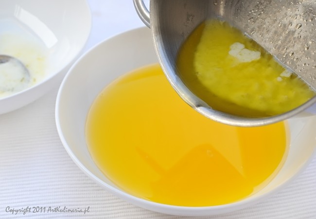 Klarowanie masła - Zdjęcie pochodzi ze strony www.artkulinaria.pl